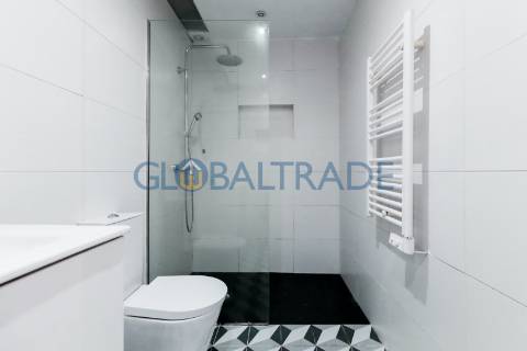 Moradia Totalmente Renovada & Equipada T2 no Porto