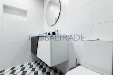 Moradia Totalmente Renovada & Equipada T2 no Porto