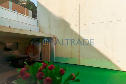 Moradia bifamiliar T4 em São Pedro da Cova