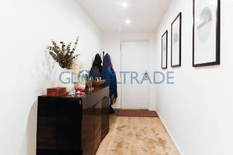 Moradia bifamiliar T4 em São Pedro da Cova