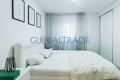 Moradia bifamiliar T4 em São Pedro da Cova