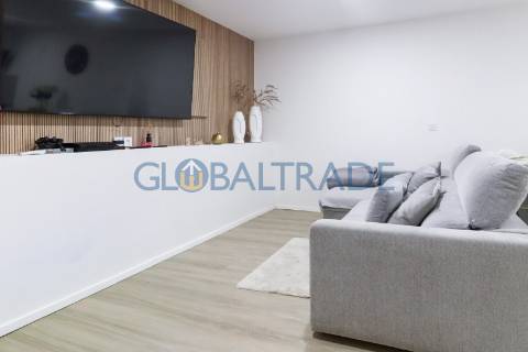 Moradia bifamiliar T4 em São Pedro da Cova