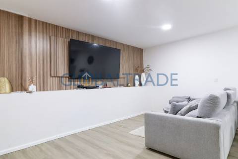 Moradia bifamiliar T4 em São Pedro da Cova