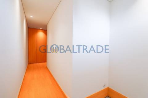 Apartamento T2 Renovado com Terraço em Fânzeres