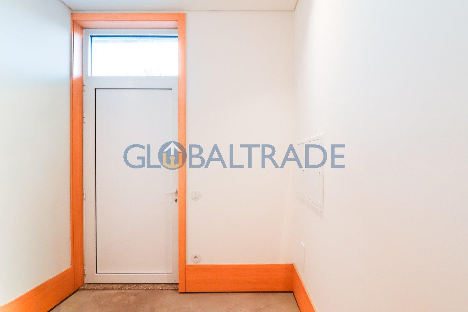 Apartamento T2 Renovado com Terraço em Fânzeres