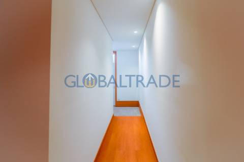 Apartamento T2 Renovado com Terraço em Fânzeres