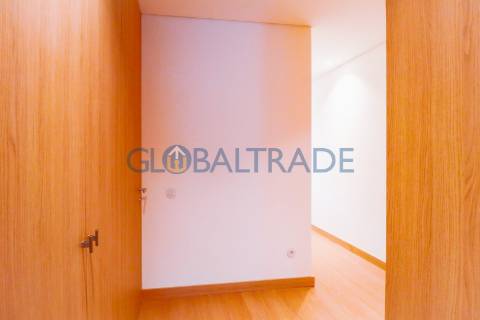 Apartamento T2 Renovado com Terraço em Fânzeres