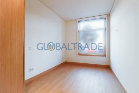 Apartamento T2 Renovado com Terraço em Fânzeres