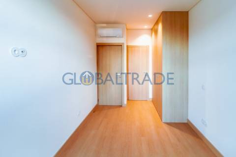 Apartamento T2 Renovado com Terraço em Fânzeres