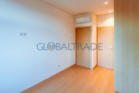 Apartamento T2 Renovado com Terraço em Fânzeres