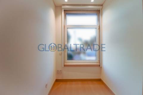 Apartamento T2 Renovado com Terraço em Fânzeres