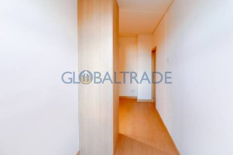 Apartamento T2 Renovado com Terraço em Fânzeres