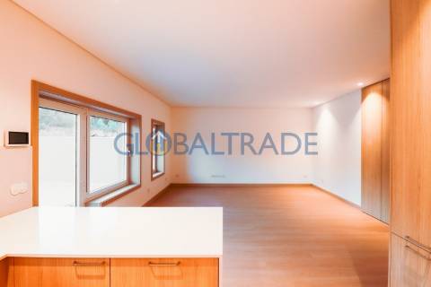 Apartamento T2 Renovado com Terraço em Fânzeres