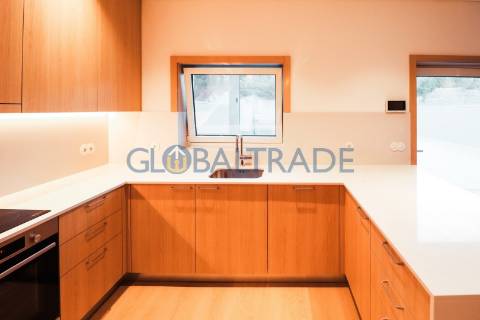 Apartamento T2 Renovado com Terraço em Fânzeres