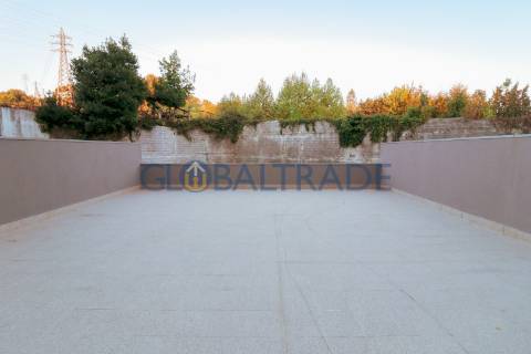 Apartamento T2 Renovado com Terraço em Fânzeres