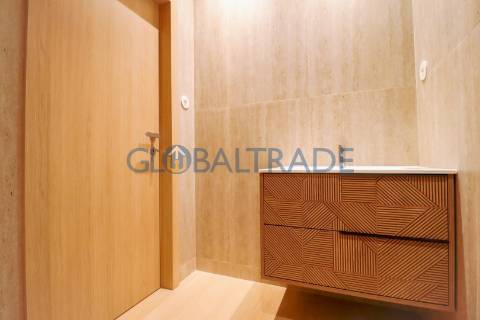 Apartamento T2 Renovado com Terraço em Fânzeres