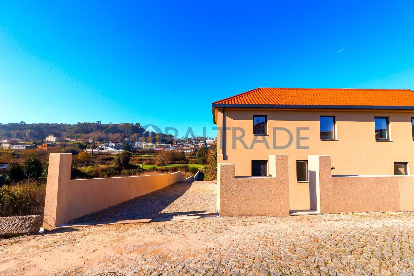 Moradia T3 Nova com 1000m² Terreno em Paços de Ferreira