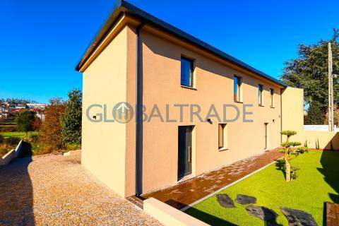 Moradia T3 Nova com 1000m² Terreno em Paços de Ferreira