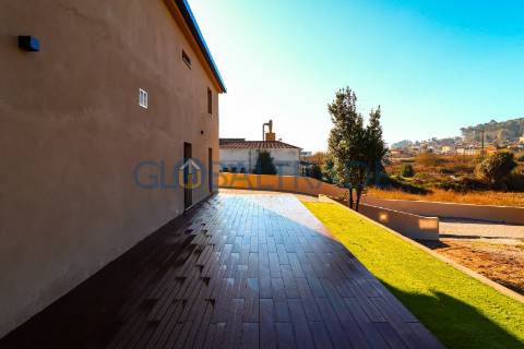 Moradia T3 Nova com 1000m² Terreno em Paços de Ferreira