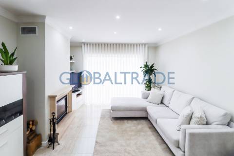 Apartamento T2 Renovado em Jovim