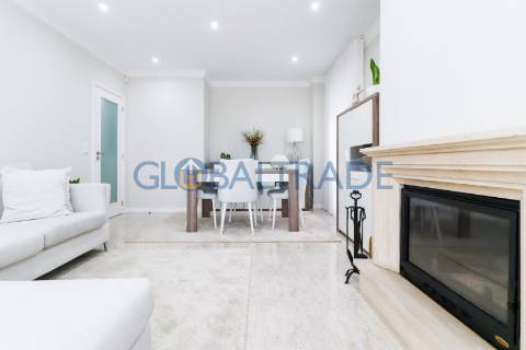 Apartamento T2 Renovado em Jovim