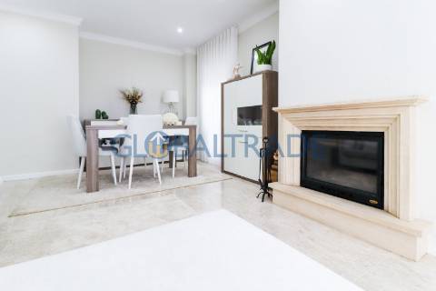 Apartamento T2 Renovado em Jovim