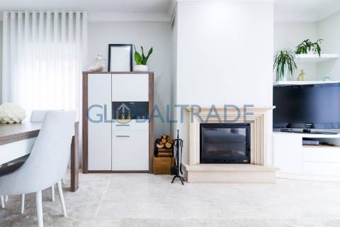 Apartamento T2 Renovado em Jovim