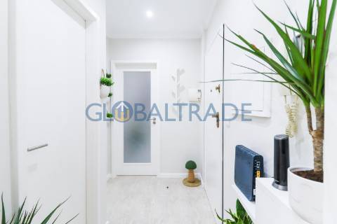 Apartamento T2 Renovado em Jovim