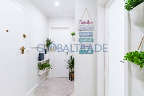 Apartamento T2 Renovado em Jovim