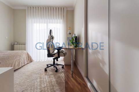 Apartamento T2 Renovado em Jovim