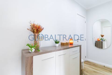 Apartamento T2 Renovado em Jovim