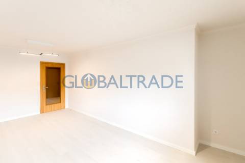 Apartamento T2+1 Renovado & Equipado em Gondomar