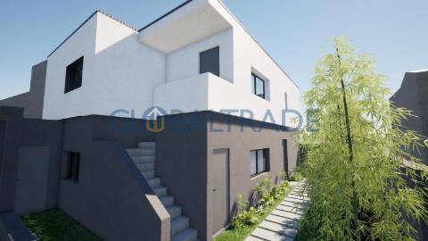 Andar de Moradia T2 Renovado & Equipado em Valbom