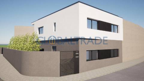 Andar de Moradia T2 Renovado & Equipado em Valbom