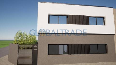 Andar de Moradia T2 Renovado & Equipado em Valbom