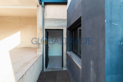 Andar de Moradia T2 Renovado & Equipado em Valbom