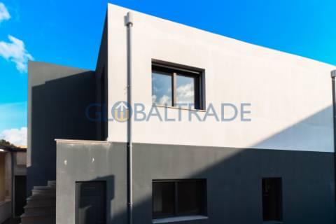 Andar de Moradia T2 Renovado & Equipado em Valbom