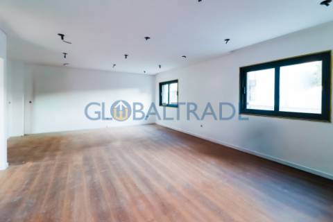 Andar de Moradia T2 Renovado & Equipado em Valbom