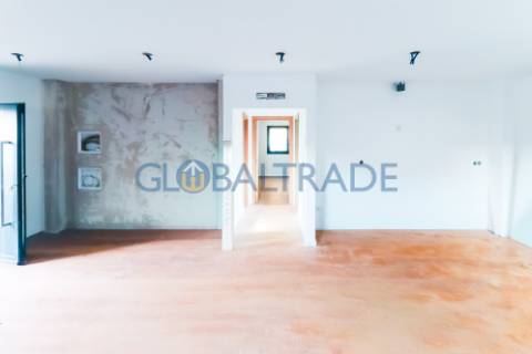 Andar de Moradia T2 Renovado & Equipado em Valbom