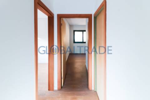 Andar de Moradia T2 Renovado & Equipado em Valbom