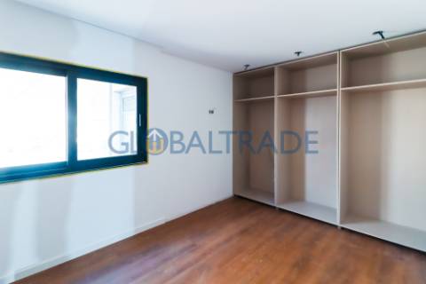 Andar de Moradia T2 Renovado & Equipado em Valbom