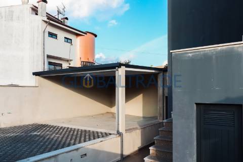 Andar de Moradia T2 Renovado & Equipado em Valbom