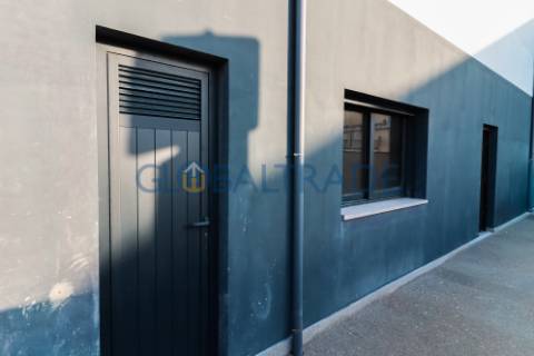 Andar de Moradia T2 Renovado & Equipado em Valbom