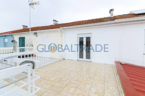 Moradia T2 Renovada com terraço no Porto