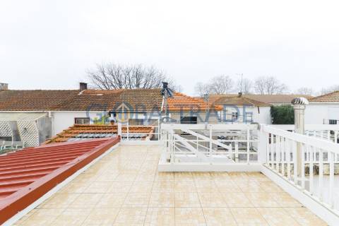 Moradia T2 Renovada com terraço no Porto