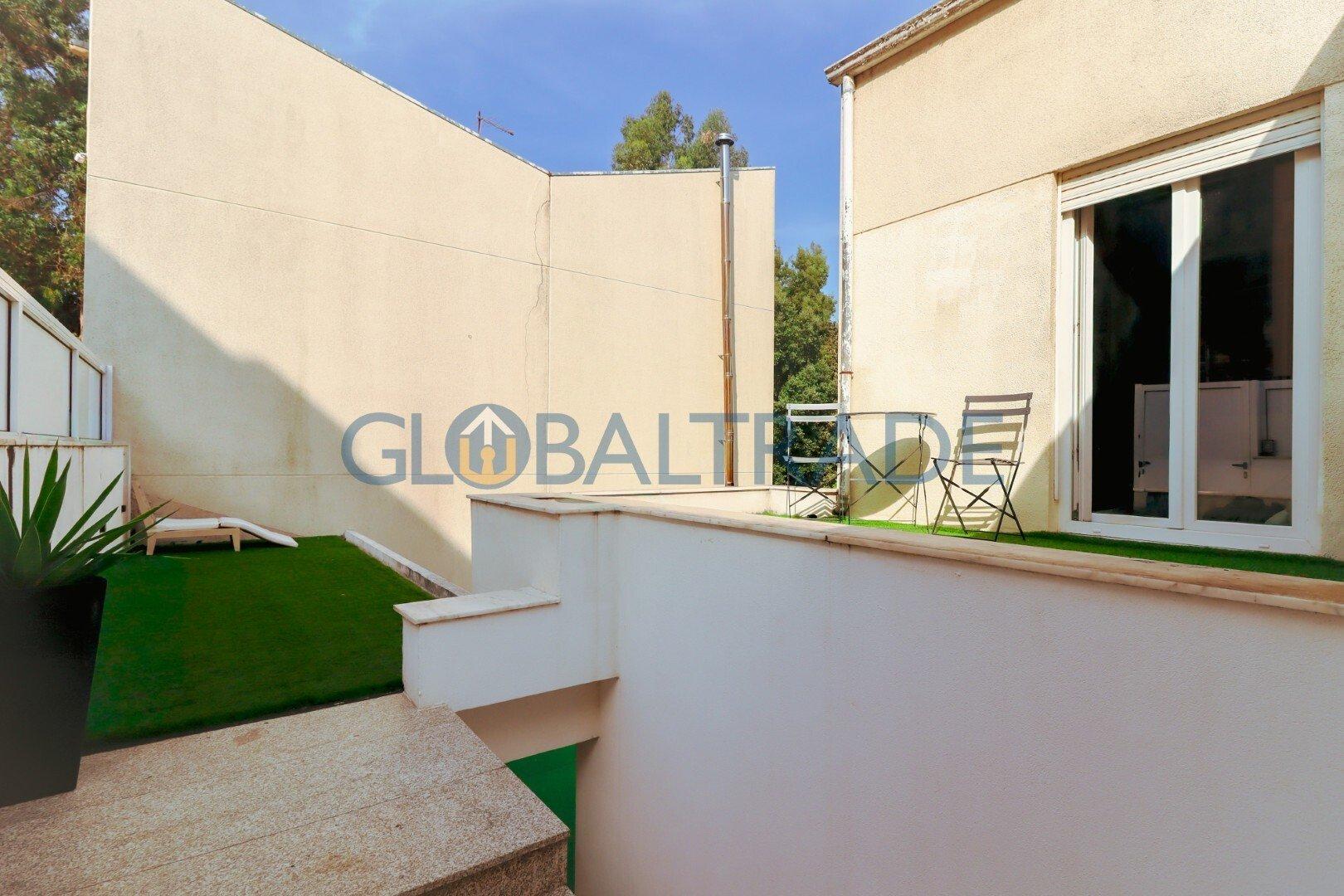 Moradia Bi-Familiar T4 em São Pedro da Cova