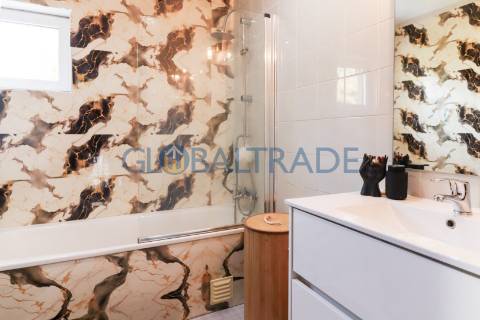 Moradia Bi-Familiar T4 em São Pedro da Cova