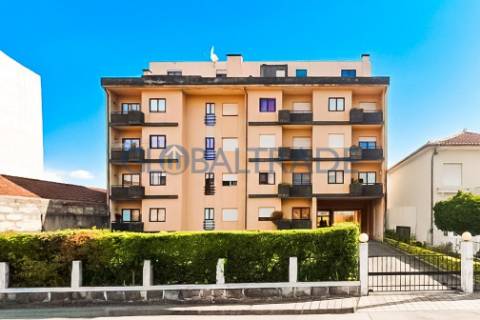 Duplex T1+1 em Condomínio fechado na Maia