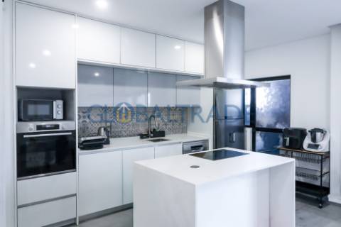 Duplex T1+1 em Condomínio fechado na Maia