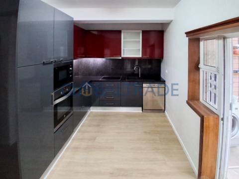 Apartamento T2 Renovado em Baguim do Monte